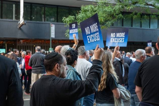 New York, NY- September 23: No More Excuses Rally Against Antisemitism with UJA, Yeshiva University and JCRC to call on world leaders to challenge antisemitism on September 23, 2026 Credit AdMedia USA  - ZUMAa123 20260923_zaa_a123_095 Copyright: xCamaraxPorterx