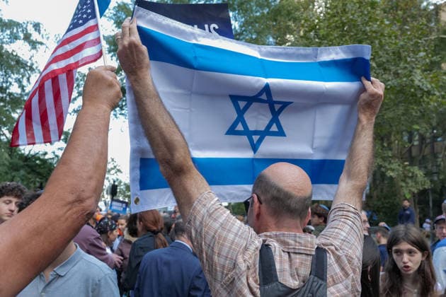 September 23, 2026, New York, New York, USA: Hundreds of demonstrators gathered in Dag Hammarskjold Plaza calling on world leaders attending the UN.General Assembly to act decisively against the rising worldwide tide of antisemitism both locally and globally.using te slogan No More Excuses . Organized by a coalition of major Jewish organizations speakers the rally.included impactful testimonies of a survivor of the October 7 Hamas attack and a survivor of the mass shooting in .Australia. New York USA  - ZUMAh156 20260923_znp_h156_001 Copyright: xMiloxHessx