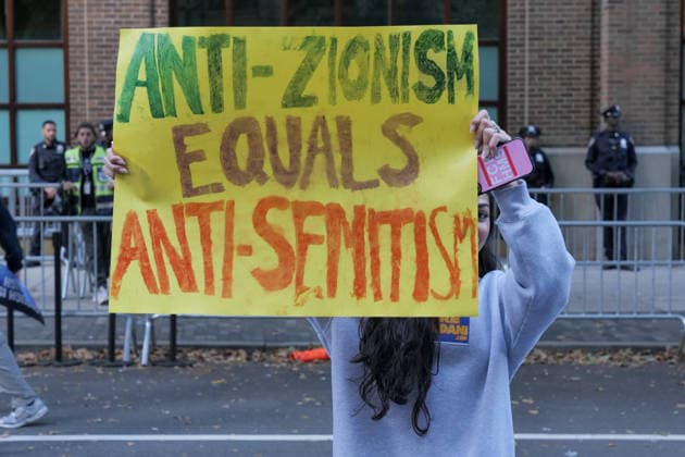 September 23, 2026, New York, New York, USA: Hundreds of demonstrators gathered in Dag Hammarskjold Plaza calling on world leaders attending the UN.General Assembly to act decisively against the rising worldwide tide of antisemitism both locally and globally.using te slogan No More Excuses . Organized by a coalition of major Jewish organizations speakers the rally.included impactful testimonies of a survivor of the October 7 Hamas attack and a survivor of the mass shooting in .Australia. New York USA  - ZUMAh156 20260923_znp_h156_003 Copyright: xMiloxHessx