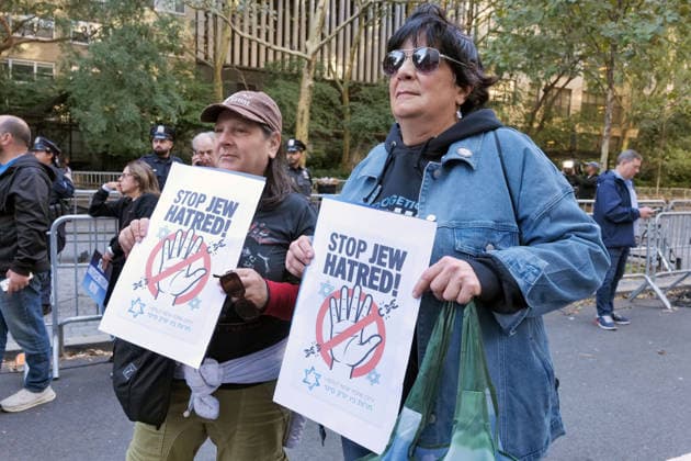September 23, 2026, New York, New York, USA: Hundreds of demonstrators gathered in Dag Hammarskjold Plaza calling on world leaders attending the UN.General Assembly to act decisively against the rising worldwide tide of antisemitism both locally and globally.using te slogan No More Excuses . Organized by a coalition of major Jewish organizations speakers the rally.included impactful testimonies of a survivor of the October 7 Hamas attack and a survivor of the mass shooting in .Australia. New York USA  - ZUMAh156 20260923_znp_h156_007 Copyright: xMiloxHessx