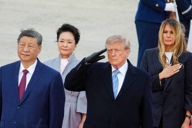 September 23, 2026, Camp Springs, Maryland, USA: XI JINPING, China s president, from left, PENG LIYUAN, China s first lady, US President DONALD TRUMP, and First Lady MELANIA TRUMP during an arrival ceremony at Joint Base Andrews, Maryland, US, on Wednesday, Sept. 23, 2026. Xi Jinping and Donald Trump will sit down this week to hash out a plethora of thorny issues from trade to Taiwan. One thing both sides agree on: neither can afford to tap the brakes on AI. Camp Springs USA - ZUMAs152 20260923_faa_s152_364 Copyright: xAlxDragox-xPoolxviaxCNPx
