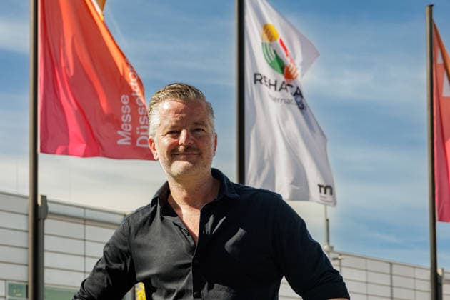 23.09.2026. Düsseldorf. Schauspieler und Autor Andre Dietz (selbst Vater einer behinderten Tochter) besucht die REHACARE in Düsseldorf und nimmt an einer Podiumsdiskussion zur Hilfsmittelversorgung und zu den Herausforderungen für Menschen mit Behinderung und ihre Angehörigen teil. Düsseldorf Messe Rehacare Nordrhein-Westfalen Deutschland