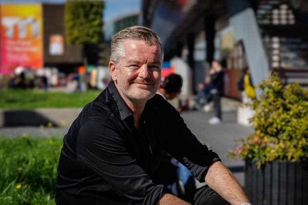 23.09.2026. Düsseldorf. Schauspieler und Autor Andre Dietz (selbst Vater einer behinderten Tochter) besucht die REHACARE in Düsseldorf und nimmt an einer Podiumsdiskussion zur Hilfsmittelversorgung und zu den Herausforderungen für Menschen mit Behinderung und ihre Angehörigen teil. Düsseldorf Messe Rehacare Nordrhein-Westfalen Deutschland