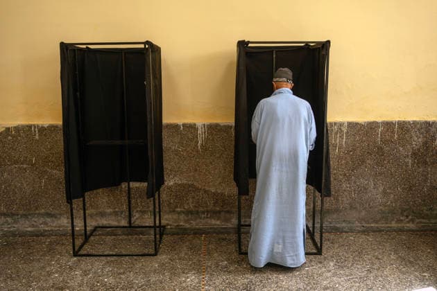 September 23, 2026, Essaouira, Morocco: A man votes behind a curtain at a polling station during parliamentary elections in Essaouira, Morocco. Essaouira Morocco - ZUMAz174 20260923_zip_z174_008 Copyright: xMoexZoyarix