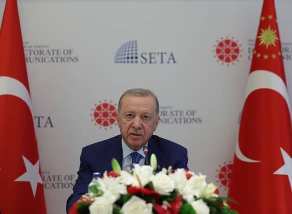 Turkish President Erdogan attends meeting with representatives of US think tanks NEW YORK, UNITED STATES - SEPTEMBER 23: (----EDITORIAL USE ONLY - MANDATORY CREDIT - TURKISH PRESIDENCY MURAT KULA HANDOUT - NO MARKETING NO ADVERTISING CAMPAIGNS - DISTRIBUTED AS A SERVICE TO CLIENTS----) Turkish President Recep Tayyip Erdogan attends a meeting with representatives of U.S. think tanks at the Turkish House, organized in coordination with the Turkish Presidency s Directorate of Communications and SETA, during his visit to New York for the 81st session of the United Nations General Assembly (UNGA), in New York, United States, on September 23, 2026. TUR Presidency Murat Kula Anadolu New York United States. Editorial use only. Please get i  Copyright: x2026xAnadoluxTURxPresidency xMuratxKulax