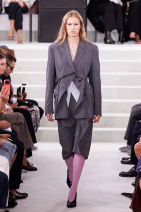 IPA88882585 - Milan, Milan Women™s Fashion Week Spring Summer 2027 - Women™s Fashion, Spring Summer 2027 - Jil Sander fashion show - pictured on the runway: Model.  Copyright: xCinziaxCamelax xx IPA88882585