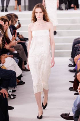 IPA88882679 - Milan, Milan Women™s Fashion Week Spring Summer 2027 - Women™s Fashion, Spring Summer 2027 - Jil Sander fashion show - Pictured on the runway: Model.  Copyright: xCinziaxCamelax xx IPA88882679