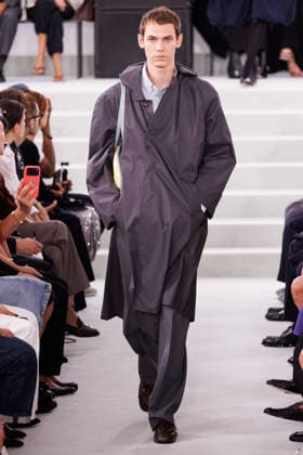 IPA88882540 - Milan, Milan Women™s Fashion Week Spring Summer 2027 - Women™s Fashion, Spring Summer 2027 - Jil Sander fashion show - pictured on the runway: Model.  Copyright: xCinziaxCamelax xx IPA88882540