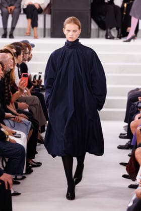 IPA88882550 - Milan, Milan Women™s Fashion Week Spring Summer 2027 - Women™s Fashion, Spring Summer 2027 - Jil Sander fashion show - pictured on the runway: Model.  Copyright: xCinziaxCamelax xx IPA88882550