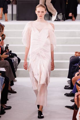 IPA88882295 - Milan, Milan Women™s Fashion Week Spring Summer 2027 - Women™s Fashion, Spring Summer 2027 - Jil Sander fashion show - pictured on the runway: Model.  Copyright: xCinziaxCamelax xx IPA88882295