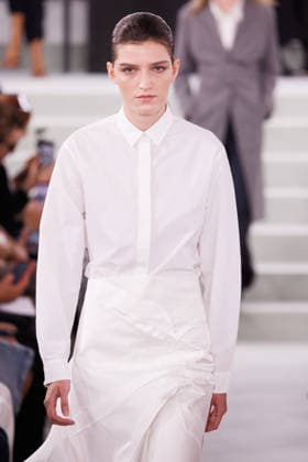 IPA88882280 - Milan, Milan Women™s Fashion Week Spring Summer 2027 - Women™s Fashion, Spring Summer 2027 - Jil Sander fashion show - pictured on the runway: Model.  Copyright: xCinziaxCamelax xx IPA88882280