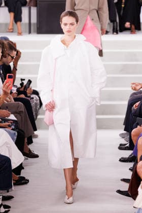 IPA88882729 - Milan, Milan Women™s Fashion Week Spring Summer 2027 - Women™s Fashion, Spring Summer 2027 - Jil Sander fashion show - pictured on the runway: Model.  Copyright: xCinziaxCamelax xx IPA88882729
