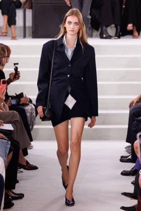 IPA88882269 - Milan, Milan Women™s Fashion Week Spring Summer 2027 - Women™s Fashion, Spring Summer 2027 - Jil Sander fashion show - Model on the runway in the photo.  Copyright: xCinziaxCamelax xx IPA88882269