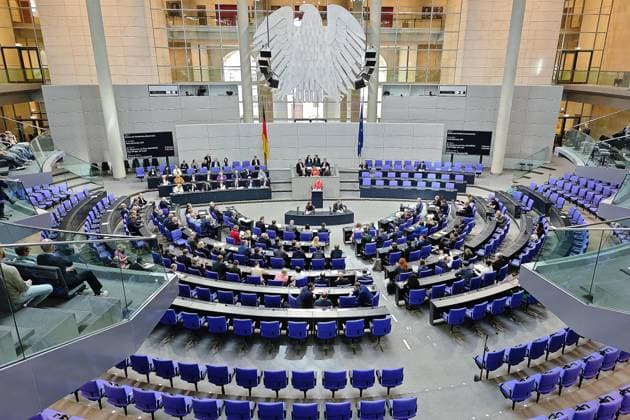 Berlin, Deutschland, 24.09.2026: Deutscher Bundestag: 96. Bundestagssitzung: Blick in den Saal, am Rednerpult steht Sonja Eichwede, SPD Copyright: xdtsxNachrichtenagenturx dts_136184