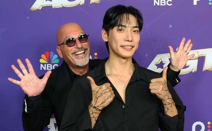 America s Got Talent Season 21 Finale Results Red Carpet 23 September 2025 - Pasadena, California - Howie Mandel, Yu Hojin. Attend America s Got Talent Season 21 Finale Results Red Carpet held at the Hotel Dena Pasadena, in Pasadena ., Credit:FS Faye Sadou Avalon United States, CA, Pasadena, Hotel Dena Pasadena  Copyright: xFSx xFayexSadoux xAvalonx 1137742436