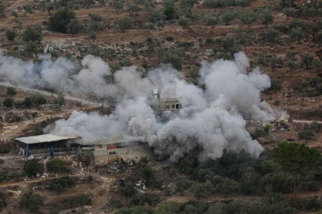 Israeli forces raid Nablus NABLUS, WEST BANK, PALESTINE - SEPTEMBER 24 : Smoke rises following an explosion as Israeli forces blow up the apartment of Palestinian prisoner Dawas Hassoun during a raid in the Beit Imrin town of Nablus, West Bank, Palestine on September 24, 2026. Nedal Eshtayah Anadolu Nablus Palestinian Territory, Occupied. Editorial use only. Please get in touch for any other usage.  Copyright: x2026xAnadoluxNedalxEshtayahx