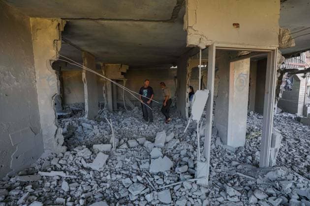 Israeli forces raid Nablus NABLUS, WEST BANK, PALESTINE - SEPTEMBER 24 : Palestinians inspect the damage to a three-story building after Israeli forces blew up the second-floor apartment of Palestinian prisoner Dawas Hassoun during a raid in Beit Imrin town of Nablus, West Bank, Palestine on September 24, 2026. Nedal Eshtayah Anadolu Nablus Palestinian Territory, Occupied. Editorial use only. Please get in touch for any other usage.  Copyright: x2026xAnadoluxNedalxEshtayahx