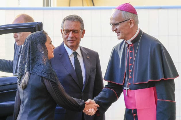 Portuguese President António José Martins Seguro at the Vatican VATICAN CITY, VATICAN - SEPTEMBER 24: Prefect of the Papal Household Petar Rajic (R) welcomes Portugal s President António José Seguro (C) and his wife Margarida Maldonado Freitas (L) as they arrive for their meeting with Pope Leo XIV at the Vatican on September 24, 2026. Riccardo De Luca Anadolu Vatican city Vatican. Editorial use only. Please get in touch for any other usage.  Copyright: x2026xAnadoluxRiccardoxDexLucax