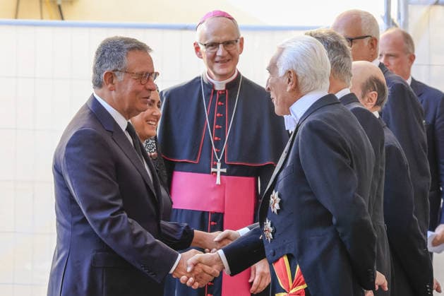 Portuguese President António José Martins Seguro at the Vatican VATICAN CITY, VATICAN - SEPTEMBER 24: Prefect of the Papal Household Petar Rajic (C) welcomes Portugal s President António José Seguro (2nd L) and his wife Margarida Maldonado Freitas (L) as they arrive for their meeting with Pope Leo XIV at the Vatican on September 24, 2026. Riccardo De Luca Anadolu Vatican city Vatican. Editorial use only. Please get in touch for any other usage.  Copyright: x2026xAnadoluxRiccardoxDexLucax