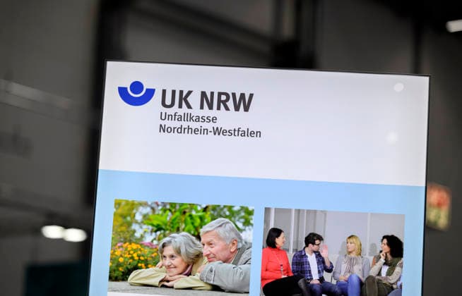 Schriftzug, Logo UK NRW, Unfallkasse. REHACARE Fachmesse für Rehabilitation und Pflege, vom 23.09. - 26.09.2026 in Düsseldorf Deutschland. Messe
