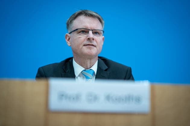 Gemeinschaftsdiagnose Herbst 2026 der Wirtschaftsforschungsinstitute - Stefan Kooths, Kiel Institut für Weltwirtschaft;Bundespressekonferenz in Berlin - Gemeinschaftsdiagnose Herbst 2026 der Wirtschaftsforschungsinstitute, Berlin Berlin Deutschland Haus der Bundespressekonferenz