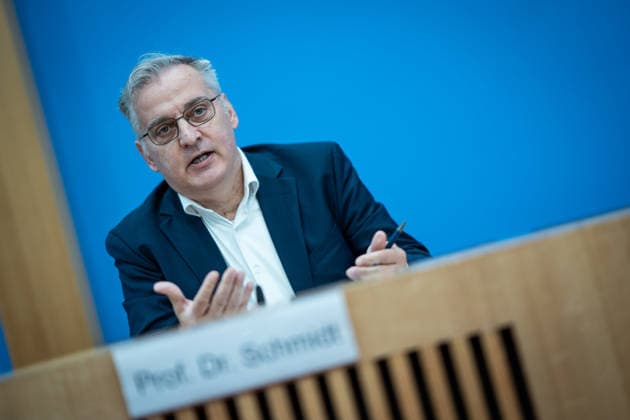 Gemeinschaftsdiagnose Herbst 2026 der Wirtschaftsforschungsinstitute - Torsten Schmidt, RWI Leibniz-Institut für Wirtschaftsforschung e.V.;Bundespressekonferenz in Berlin - Gemeinschaftsdiagnose Herbst 2026 der Wirtschaftsforschungsinstitute, Berlin Berlin Deutschland Haus der Bundespressekonferenz