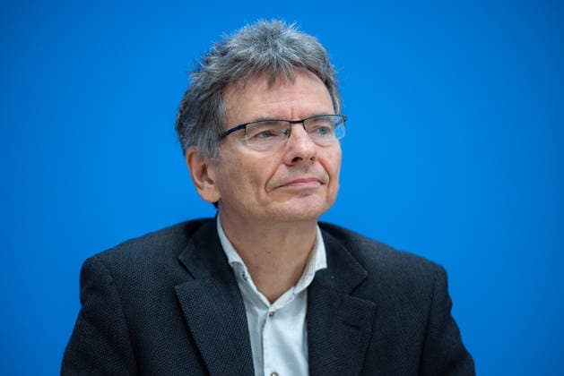 Gemeinschaftsdiagnose Herbst 2026 der Wirtschaftsforschungsinstitute. Deutschland, Berlin am 24. September 2026: Dr. Axel Lindner, Leibniz-Institut für Wirtschaftsforschung Halle (IWH). Die Gemeinschaftsdiagnose analysiert und prognostiziert die wirtschaftliche Lage in Deutschland