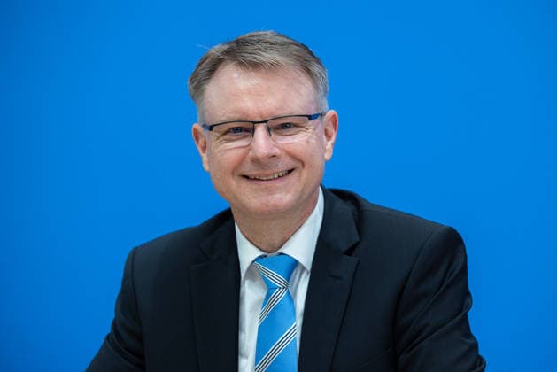 Gemeinschaftsdiagnose Herbst 2026 der Wirtschaftsforschungsinstitute. Deutschland, Berlin am 24. September 2026: Prof. Dr. Stefan Kooths, Kiel Institut für Weltwirtschaft. Die Gemeinschaftsdiagnose analysiert und prognostiziert die wirtschaftliche Lage in Deutschland