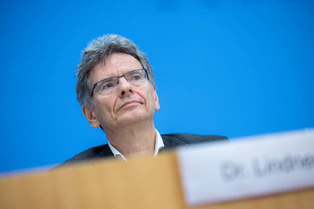 Gemeinschaftsdiagnose Herbst 2026 der Wirtschaftsforschungsinstitute. Deutschland, Berlin am 24. September 2026: Dr. Axel Lindner, Leibniz-Institut für Wirtschaftsforschung Halle (IWH). Die Gemeinschaftsdiagnose analysiert und prognostiziert die wirtschaftliche Lage in Deutschland