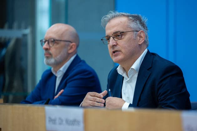 Gemeinschaftsdiagnose Herbst 2026 der Wirtschaftsforschungsinstitute. Deutschland, Berlin am 24. September 2026: Prof. Dr. Torsten Schmidt, RWI Leibniz-Institut für Wirtschaftsforschung e.V. Die Gemeinschaftsdiagnose analysiert und prognostiziert die wirtschaftliche Lage in Deutschland