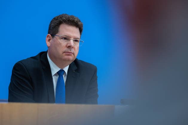 Gemeinschaftsdiagnose Herbst 2026 der Wirtschaftsforschungsinstitute. Deutschland, Berlin am 24. September 2026: Prof. Dr. Oliver Holtemöller, Sprecher, Leibniz-Institut für Wirtschaftsforschung Halle (IWH). Die Gemeinschaftsdiagnose analysiert und prognostiziert die wirtschaftliche Lage in Deutschland