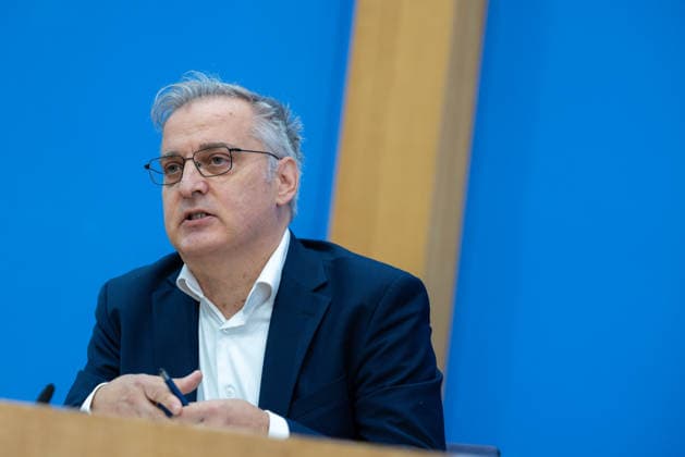 Gemeinschaftsdiagnose Herbst 2026 der Wirtschaftsforschungsinstitute. Deutschland, Berlin am 24. September 2026: Prof. Dr. Torsten Schmidt, RWI Leibniz-Institut für Wirtschaftsforschung e.V. Die Gemeinschaftsdiagnose analysiert und prognostiziert die wirtschaftliche Lage in Deutschland