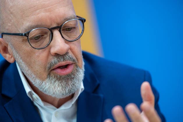 Gemeinschaftsdiagnose Herbst 2026 der Wirtschaftsforschungsinstitute. Deutschland, Berlin am 24. September 2026: Prof. Dr. Timo Wollmershäuser, ifo Institut Leibniz-Institut für Wirtschaftsforschung an der Universität München e.V. Die Gemeinschaftsdiagnose analysiert und prognostiziert die wirtschaftliche Lage in Deutschland