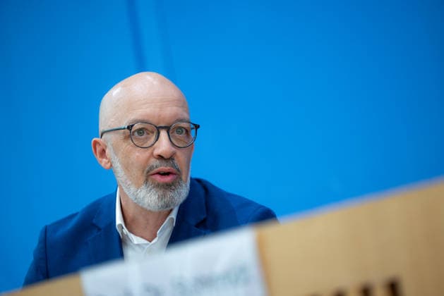 Gemeinschaftsdiagnose Herbst 2026 der Wirtschaftsforschungsinstitute. Deutschland, Berlin am 24. September 2026: Prof. Dr. Timo Wollmershäuser, ifo Institut Leibniz-Institut für Wirtschaftsforschung an der Universität München e.V. Die Gemeinschaftsdiagnose analysiert und prognostiziert die wirtschaftliche Lage in Deutschland