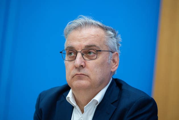 Gemeinschaftsdiagnose Herbst 2026 der Wirtschaftsforschungsinstitute. Deutschland, Berlin am 24. September 2026: Prof. Dr. Torsten Schmidt, RWI Leibniz-Institut für Wirtschaftsforschung e.V. Die Gemeinschaftsdiagnose analysiert und prognostiziert die wirtschaftliche Lage in Deutschland