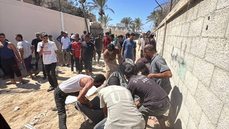 Israeli drone strike targets civilian vehicle in Gaza, killing one Palestinian DEIR AL-BALAH, GAZA, PALESTINE - SEPTEMBER 24: A body recovered from a burning civilian vehicle is carried to a hospital in the western part of Deir al-Balah in the central Gaza, Palestine on September 24, 2026, following a targeted strike by an Israeli unmanned aerial vehicle (UAV). According to local medical and civil defense sources, at least one Palestinian was killed and several others sustained injuries when the missile struck the moving vehicle, causing an immediate fire that engulfed the chassis. Adam Bilal Anadolu Deir al Balah Gaza. Editorial use only. Please get in touch for any other usage.  Copyright: x2026xAnadoluxAdamxBilalx