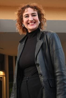 Filmpremiere von BONNIE in Regensburg, Ostentor-Kino. Bonnie ist eine Münchner Action-Komödie, ein Spielfilm aus dem Jahr 2026 von Mark Lohr. Der Independent-Spielfilm wurde von der bayerischen Produktionsfirma Slamming Sheep Film produziert. Der Film läuft seit 3. September 2026 in den Kinos. Foto: Hauptdarsteller - Schauspielerin Corinna Blädel