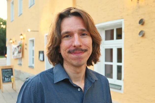 Filmpremiere von BONNIE in Regensburg, Ostentor-Kino. Bonnie ist eine Münchner Action-Komödie, ein Spielfilm aus dem Jahr 2026 von Mark Lohr. Der Independent-Spielfilm wurde von der bayerischen Produktionsfirma Slamming Sheep Film produziert. Der Film läuft seit 3. September 2026 in den Kinos. Foto: Regisseur Mark Lohr
