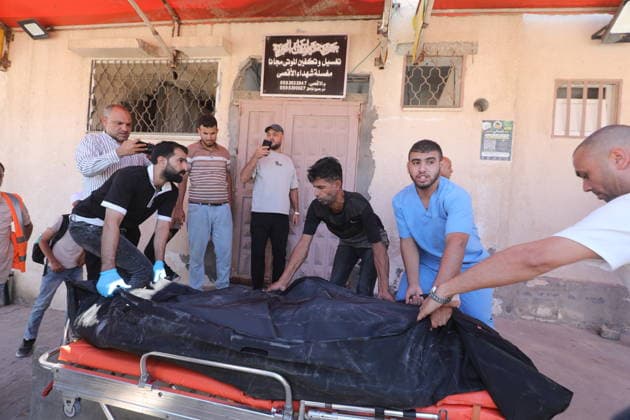 Palestinian Medics Carry Body After Israeli Strike in Deir el-Balah Palestinian medics carry the body of a Palestinian to Al-Aqsa Martyrs Hospital after he was killed in an Israeli airstrike that targeted a vehicle in Deir el-Balah, central Gaza Strip, on September 24, 2026. Photo by Moiz Salhi apaimages Nusairat Gaza Strip Palestinian Territory 240926_Deir_el-Balah_MS_00(1) Copyright: xapaimagesxMoizxSalhixx xapaimagesx