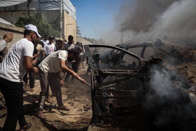 Israeli army targets vehicle in Deir al-Balah DEIR AL-BALAH, GAZA, PALESTINE – SEPTEMBER 24: A vehicle targeted by the Israeli army is seen in the eastern part of Deir al-Balah in Gaza, Palestine, on September 24, 2026. A Palestinian was killed in the attack carried out by an unmanned aerial vehicle (UAV). Palestinians who gathered at the scene after the attack tried to extinguish the fire that broke out in the vehicle. Abdalhkem Abu Riash Anadolu Deir al-Balah Gaza. Editorial use only. Please get in touch for any other usage.  Copyright: x2026xAnadoluxAbdalhkemxAbuxRiashx