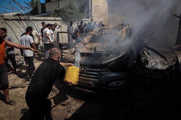 Israeli army targets vehicle in Deir al-Balah DEIR AL-BALAH, GAZA, PALESTINE – SEPTEMBER 24: A vehicle targeted by the Israeli army is seen in the eastern part of Deir al-Balah in Gaza, Palestine, on September 24, 2026. A Palestinian was killed in the attack carried out by an unmanned aerial vehicle (UAV). Palestinians who gathered at the scene after the attack tried to extinguish the fire that broke out in the vehicle. Abdalhkem Abu Riash Anadolu Deir al-Balah Gaza. Editorial use only. Please get in touch for any other usage.  Copyright: x2026xAnadoluxAbdalhkemxAbuxRiashx