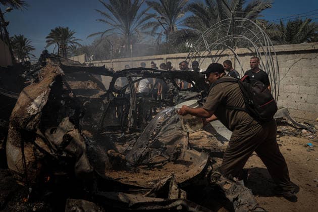 Israeli army targets vehicle in Deir al-Balah DEIR AL-BALAH, GAZA, PALESTINE – SEPTEMBER 24: A vehicle targeted by the Israeli army is seen in the eastern part of Deir al-Balah in Gaza, Palestine, on September 24, 2026. A Palestinian was killed in the attack carried out by an unmanned aerial vehicle (UAV). Palestinians who gathered at the scene after the attack tried to extinguish the fire that broke out in the vehicle. Abdalhkem Abu Riash Anadolu Deir al-Balah Gaza. Editorial use only. Please get in touch for any other usage.  Copyright: x2026xAnadoluxAbdalhkemxAbuxRiashx