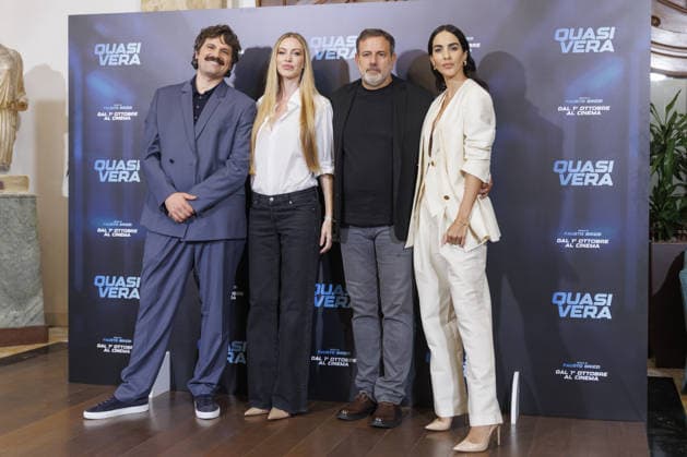 News - Photocall - QUASI VERA Frank Matano, Taylor Mega, Fausto Brizzi and Rocio Munoz Morales attend the photocall of the movie QUASI VERA on September 24, 2026 at hotel Sina Bernini Bristol, Rome, Italy Rome Hotel Sina Bernini Bristol Italy Copyright: xEmanuelaxVertollix xLiveMediax LPN_2692220