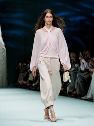 IPA88905357 - Milan, Milan Women™s Fashion Week Spring Summer 2027 - Women™s Fashion, Spring Summer 2027 - Genny fashion show - Pictured on the runway: Model.  Copyright: xEmanuelexDexCarlix xEmanuelexDexCarlix IPA88905357