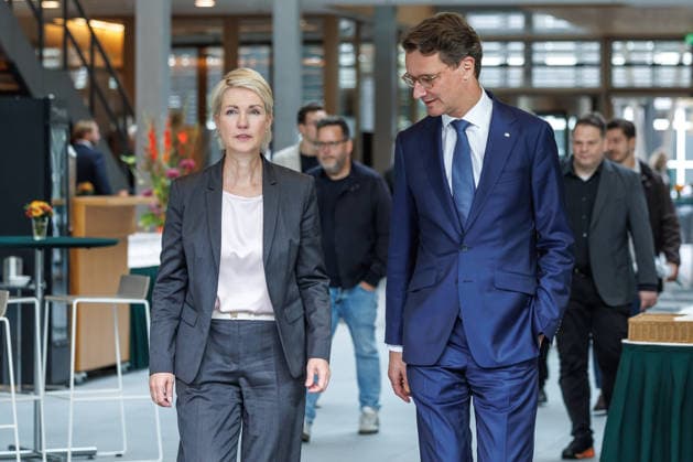Bewerbung um Olympische und Paralympische Spiele KoelnRheinRuhr Ministerpraesident Hendrik Wuest und Ministerpraesidentin Manuela Schwesig der Bewerbung um Olympische und Paralympische Spiele KoelnRheinRuhr am 24.09.26 in Berlin. Berlin Berlin Deutschland Westwind