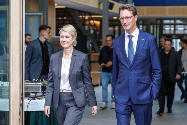 Bewerbung um Olympische und Paralympische Spiele KoelnRheinRuhr Ministerpraesident Hendrik Wuest und Ministerpraesidentin Manuela Schwesig der Bewerbung um Olympische und Paralympische Spiele KoelnRheinRuhr am 24.09.26 in Berlin. Berlin Berlin Deutschland Westwind