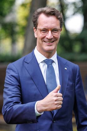 Bewerbung um Olympische und Paralympische Spiele KoelnRheinRuhr Ministerpraesident Hendrik Wuest im Rahmen der Bewerbung um Olympische und Paralympische Spiele KoelnRheinRuhr am 24.09.26 in Berlin. Berlin Berlin Deutschland Westwind
