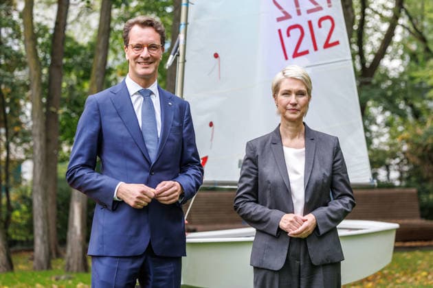 Bewerbung um Olympische und Paralympische Spiele KoelnRheinRuhr Ministerpraesident Hendrik Wuest und Ministerpraesidentin Manuela Schwesig im Rahmen der Bewerbung um Olympische und Paralympische Spiele KoelnRheinRuhr am 24.09.26 in Berlin. Berlin Berlin Deutschland Westwind