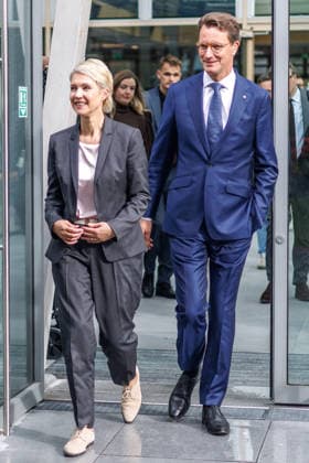 Bewerbung um Olympische und Paralympische Spiele KoelnRheinRuhr Ministerpraesident Hendrik Wuest und Ministerpraesidentin Manuela Schwesig im Rahmen der Bewerbung um Olympische und Paralympische Spiele KoelnRheinRuhr am 24.09.26 in Berlin. Berlin Berlin Deutschland Westwind