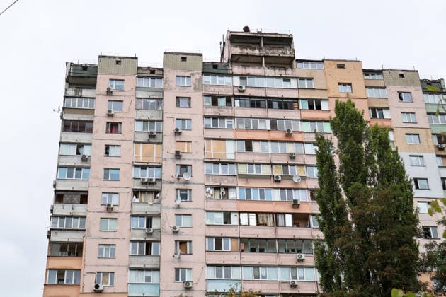Widows are shattered by an overnight Russian attack in the Podilskyi district, Kyiv, Ukraine, September 24, 2026. On Thursday night, September 24, Russian forces launched a ballistic missile strike on Kyiv, followed by drone assaults on the capital and region. By morning, two people were confirmed killed and eight injured. The attack caused fires and destruction across several districts, damaging medical facilities, apartment blocks, private homes, and vehicles. The maternity hospital in the Podilskyi district sustained damage to windows, doors, and parts of the facade from the first to fifth floors, as well as to windows in the laundry and boiler rooms. Patients, children, and medical staff were unharmed, having moved to the shelter, where Copyright: xPavloxBahmutx